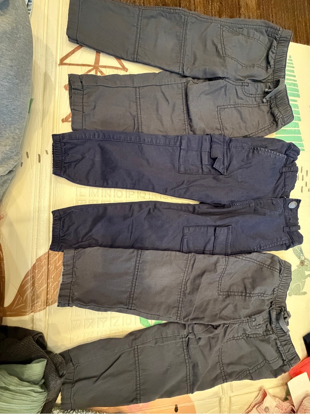 Kids Elastic-Waist Cargo Pants - Navy/Gray


For boys